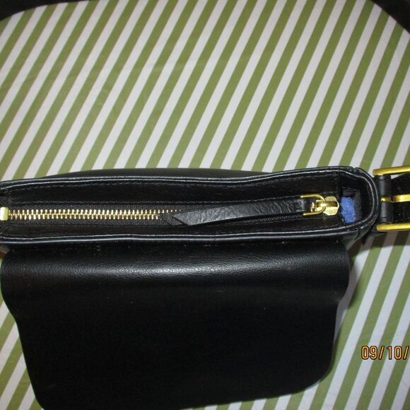 Fossil Flapped Crossbody Bag - Picture 7 of 15